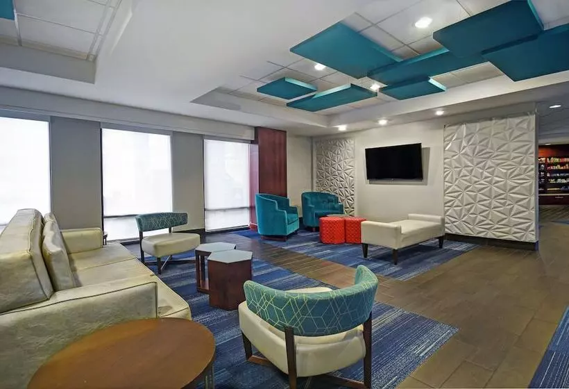 ホテル Holiday Inn Express & Suites Cincinnati Riverfront, An Ihg