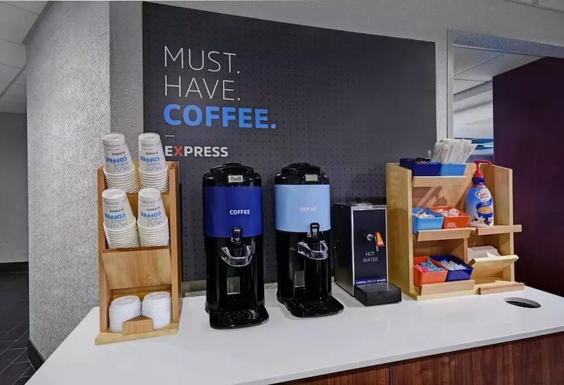 ホテル Holiday Inn Express & Suites Cincinnati Riverfront, An Ihg