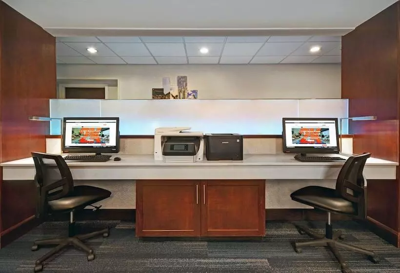 ホテル Holiday Inn Express & Suites Cincinnati Riverfront, An Ihg