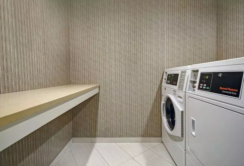 ホテル Holiday Inn Express & Suites Cincinnati Riverfront, An Ihg