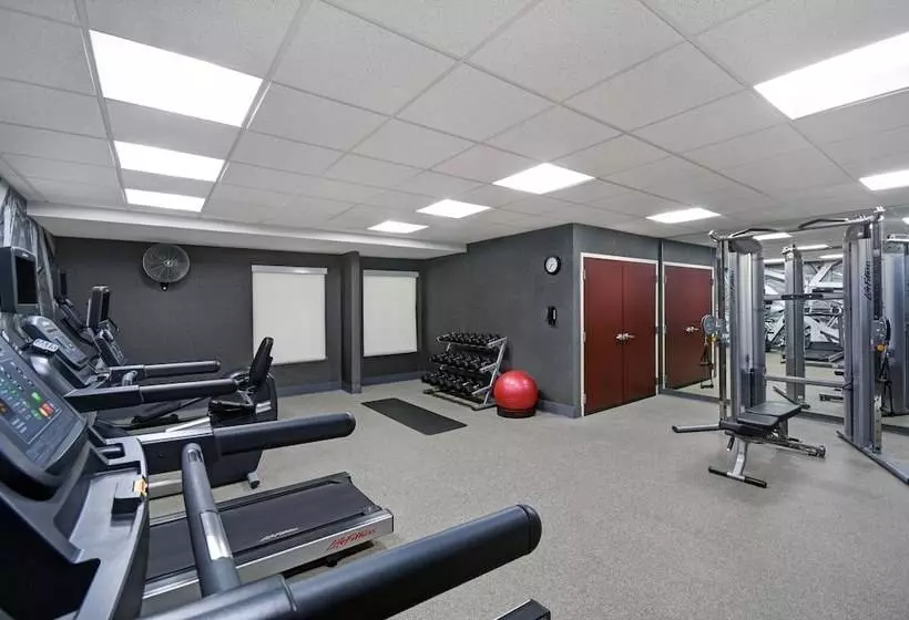 ホテル Holiday Inn Express & Suites Cincinnati Riverfront, An Ihg