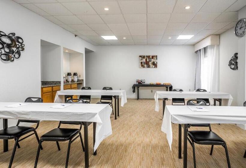 Отель Sleep Inn & Suites