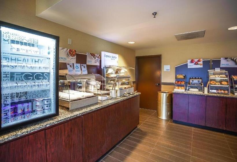 Отель Sleep Inn & Suites