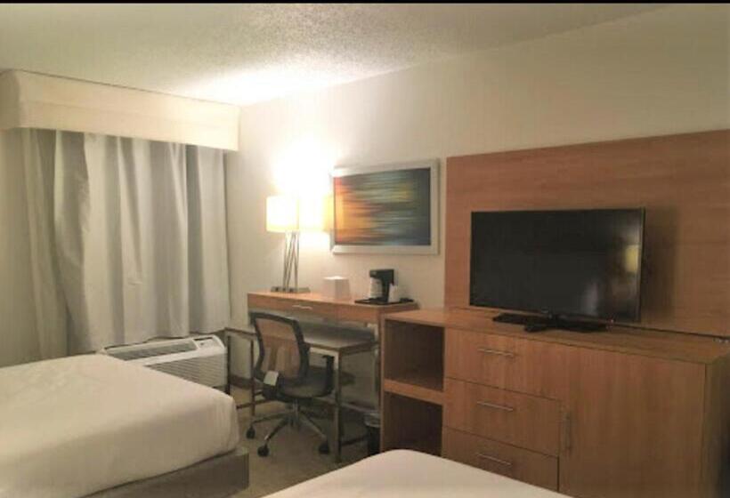 Отель Sleep Inn & Suites