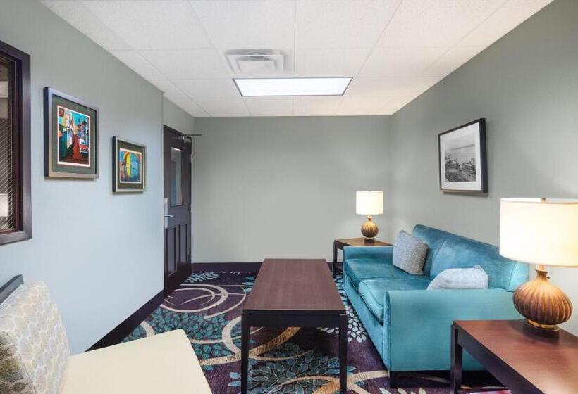 فندق Staybridge Suites Memphis Poplar Ave East, An Ihg