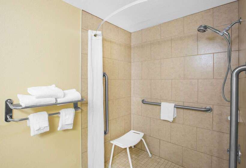 Hotel Super 8 By Wyndham Clive Ia