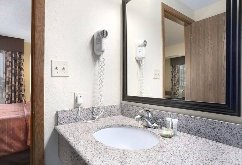 Hotel Super 8 By Wyndham Clive Ia