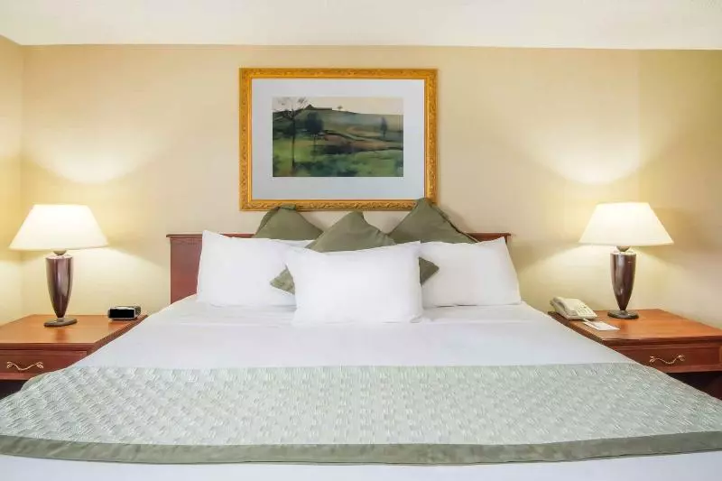 בית מלון כפרי Candlewood Suites Wichita Northwest, An Ihg