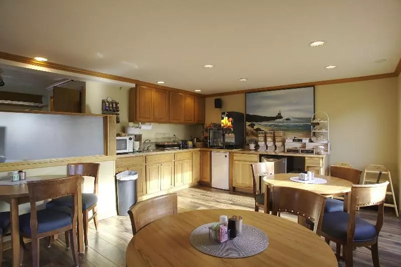 汽车旅馆 Hi Tide Oceanfront Inn