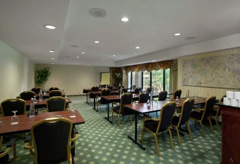 Hilton Palm Springs Resort