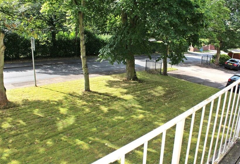 Balcony Apartment Spacious 2 Large Beds