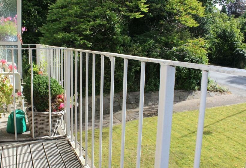 Balcony Apartment Spacious 2 Large Beds