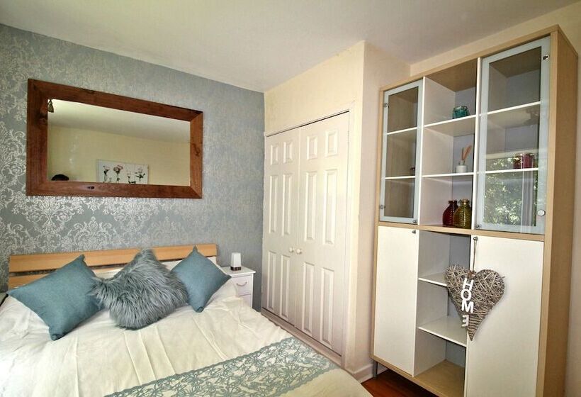 Balcony Apartment Spacious 2 Large Beds