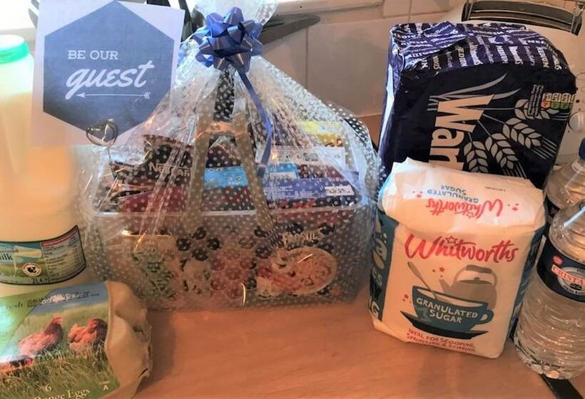 Balcony Apartment Spacious 2 Large Beds