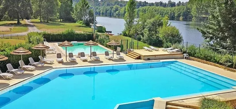 ホテル Camping Les Berges De La Dordogne