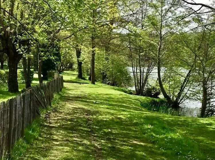 ホテル Camping Les Berges De La Dordogne