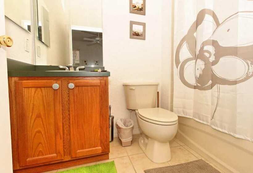 6 Bedroom North Hampton House