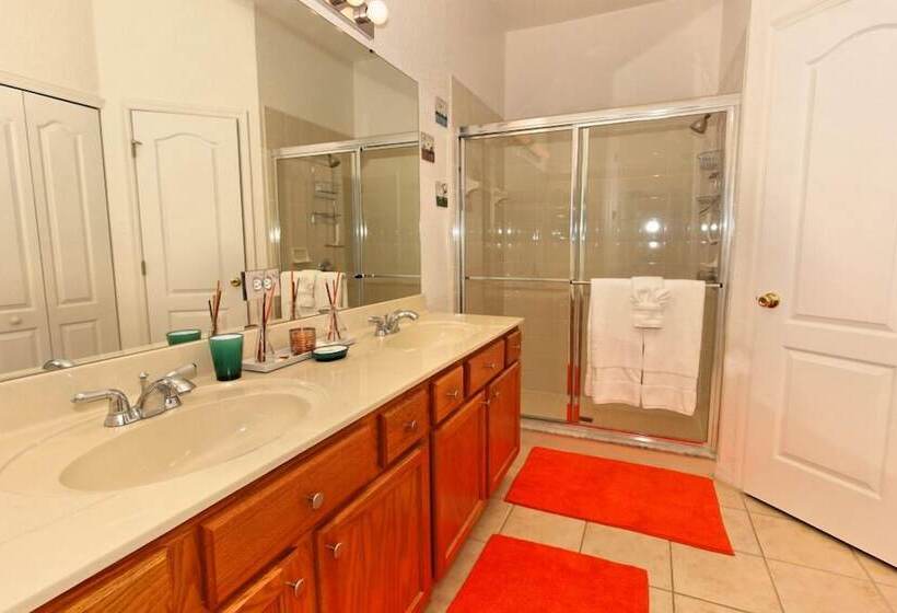 6 Bedroom North Hampton House