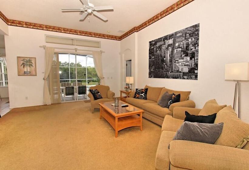 6 Bedroom North Hampton House