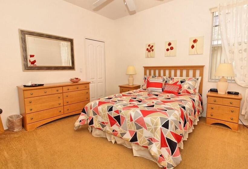 6 Bedroom North Hampton House