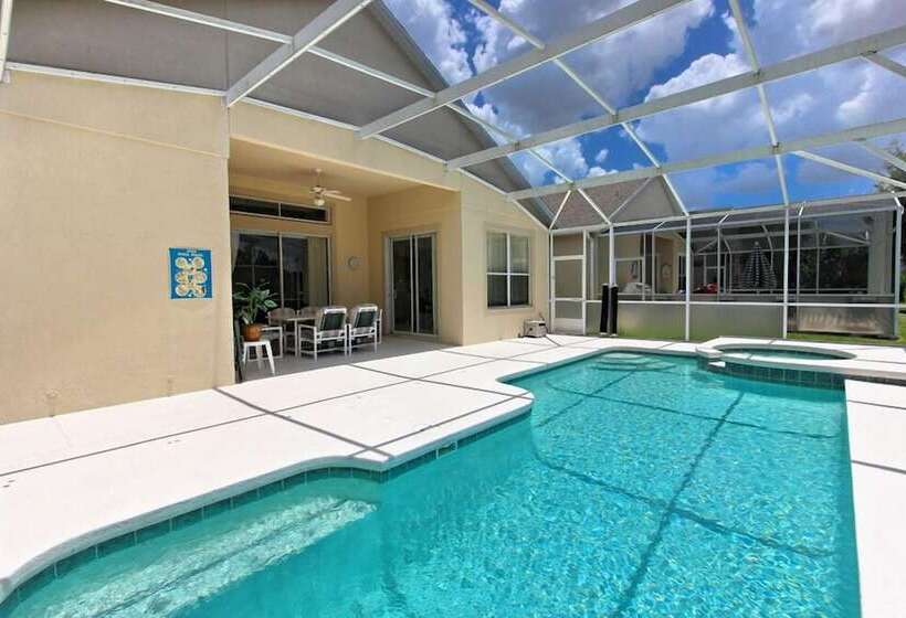 6 Bedroom North Hampton House