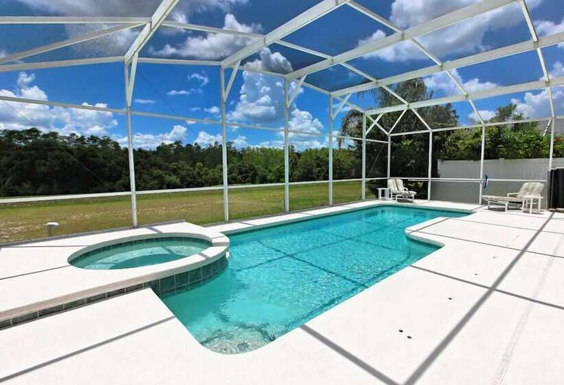 6 Bedroom North Hampton House