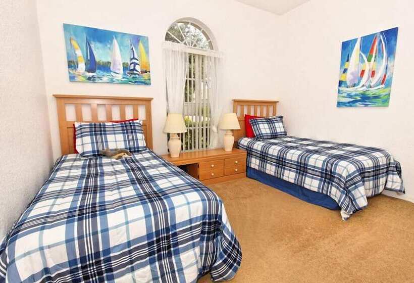 6 Bedroom North Hampton House