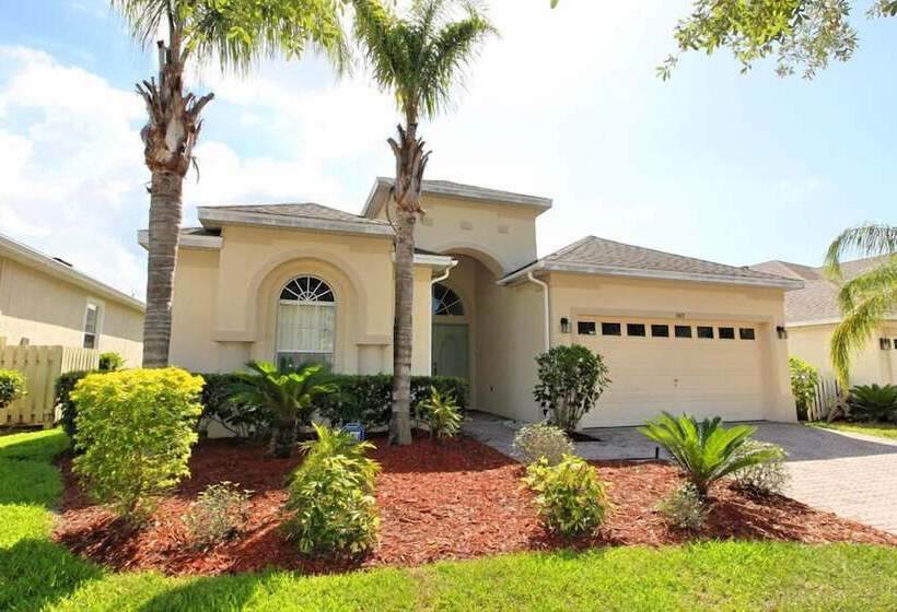 6 Bedroom North Hampton House