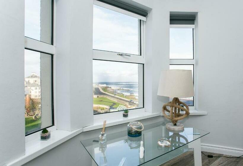Apt3, No 2 Antrim Gardens, Portrush With Seaview