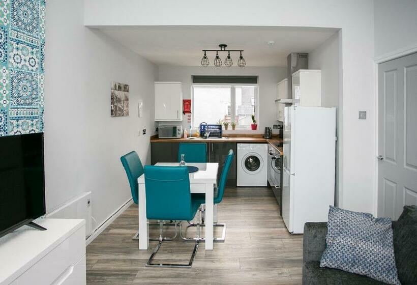 Apt3, No 2 Antrim Gardens, Portrush With Seaview