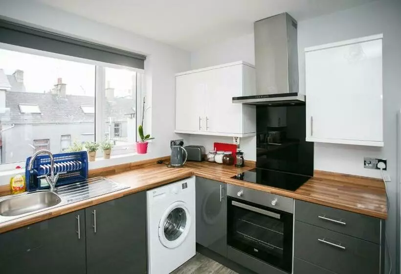 Apt3, No 2 Antrim Gardens, Portrush With Seaview