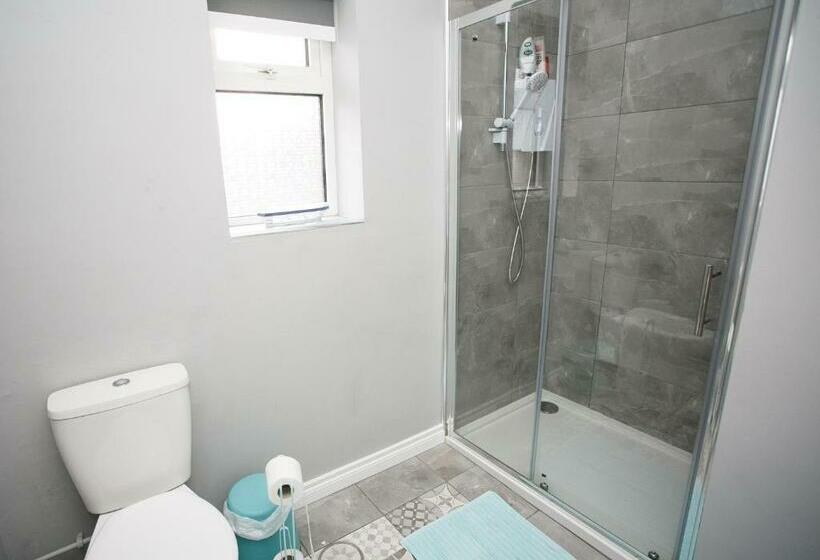 Apt3, No 2 Antrim Gardens, Portrush With Seaview