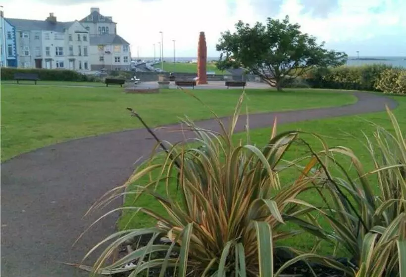 Apt3, No 2 Antrim Gardens, Portrush With Seaview