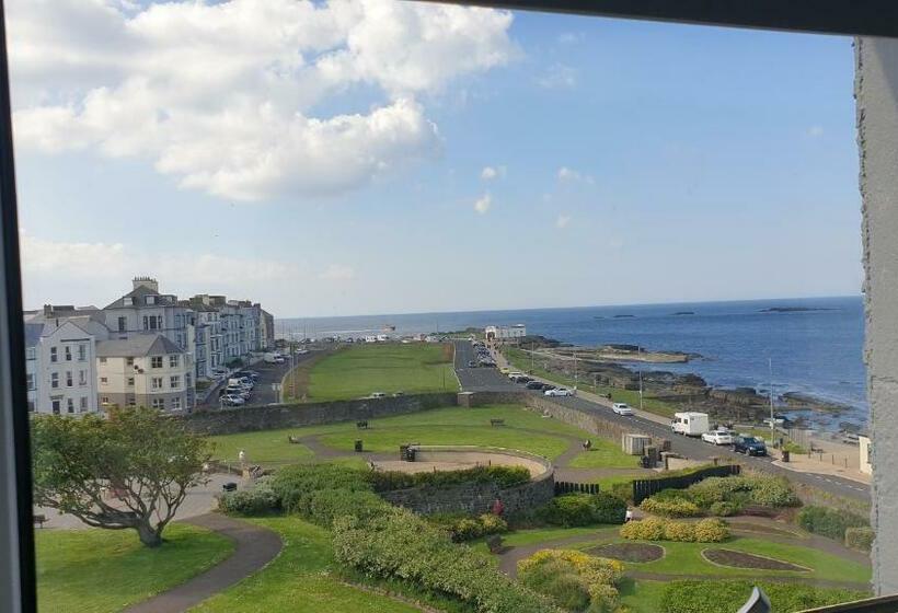 Apt3, No 2 Antrim Gardens, Portrush With Seaview