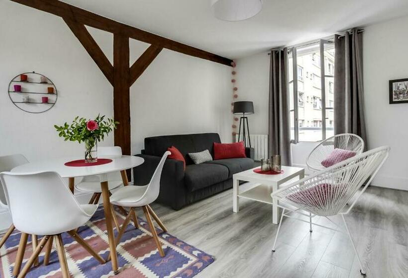 Fontainebleau Sweet Home