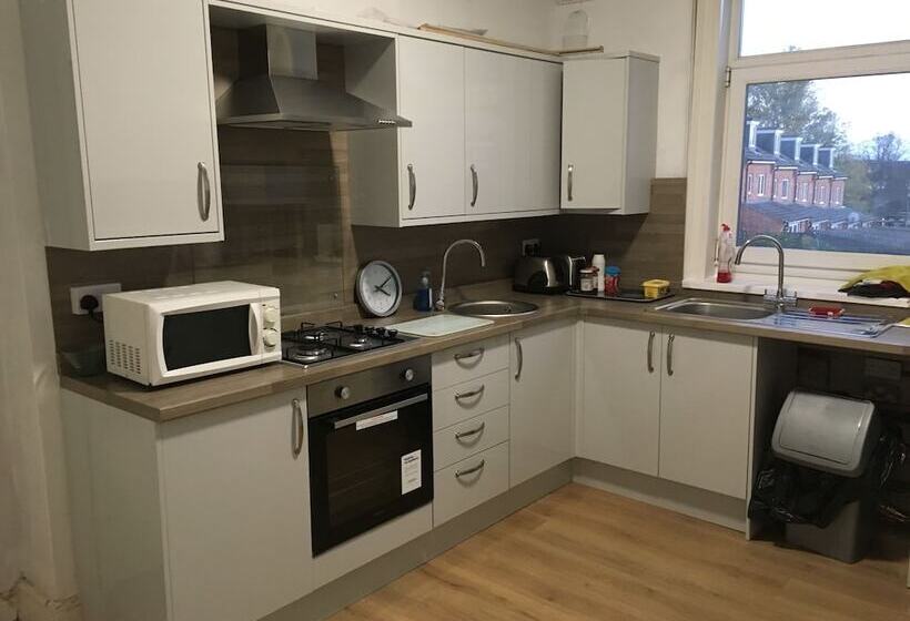 ペンション The Canberra Guest House