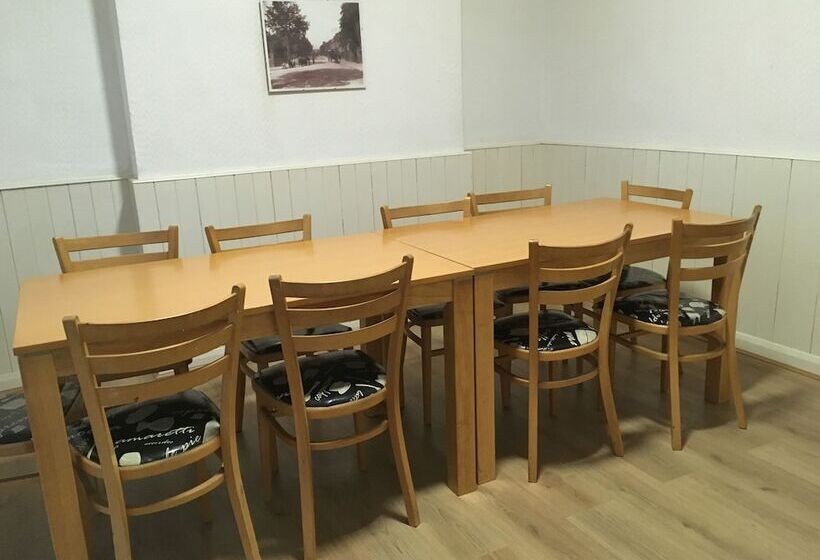 ペンション The Canberra Guest House