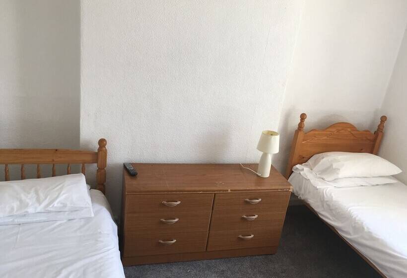 ペンション The Canberra Guest House