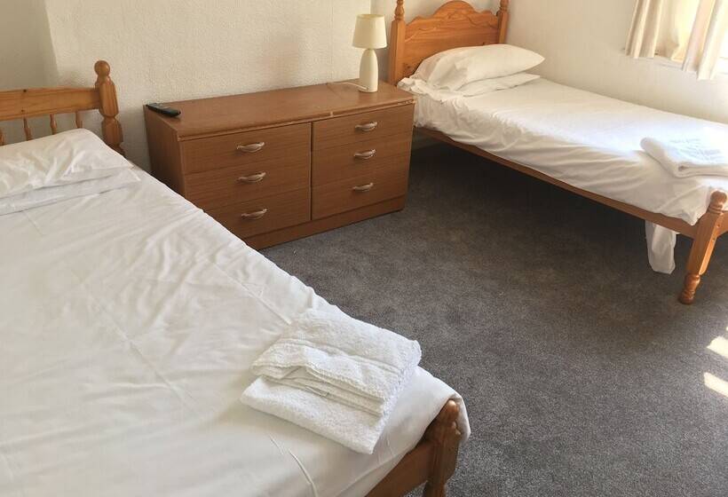 ペンション The Canberra Guest House