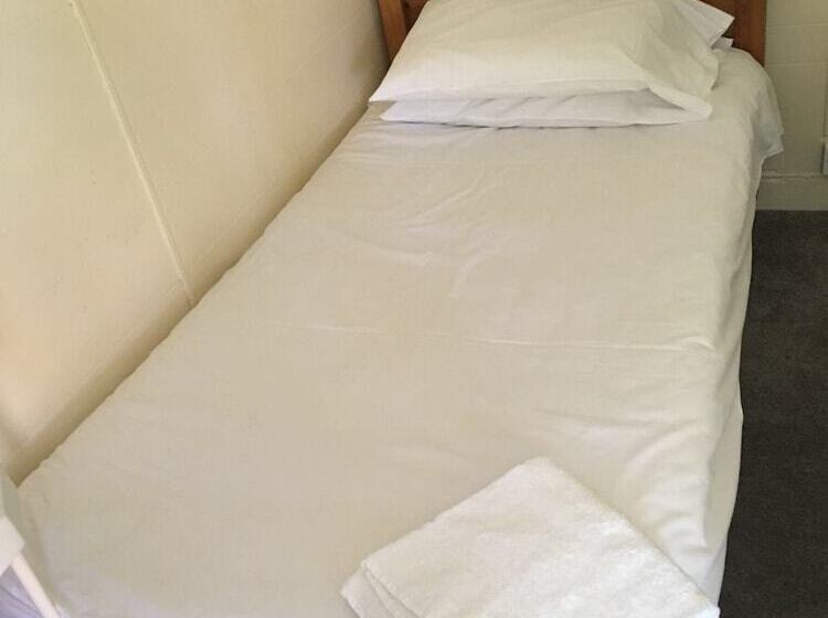 ペンション The Canberra Guest House