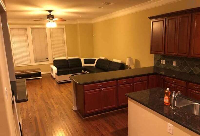 4 Story Rooftop Executive Corporate Housing