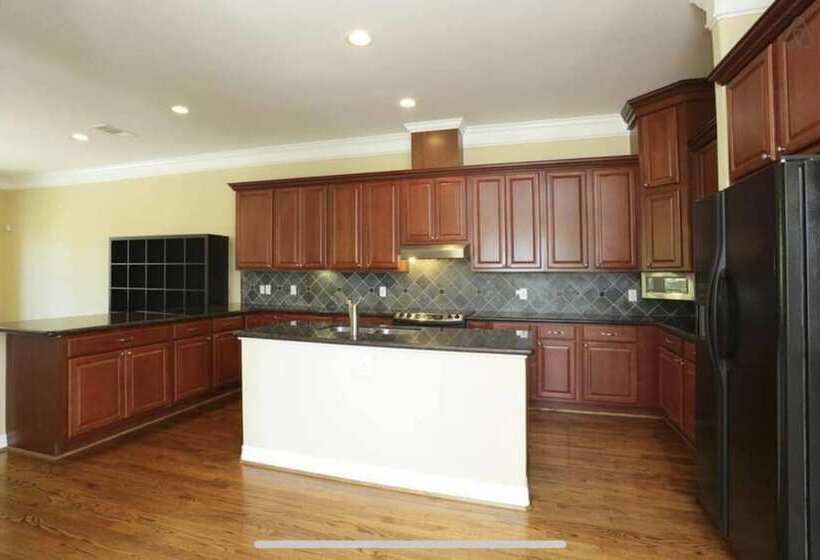 4 Story Rooftop Executive Corporate Housing