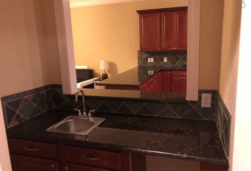 4 Story Rooftop Executive Corporate Housing