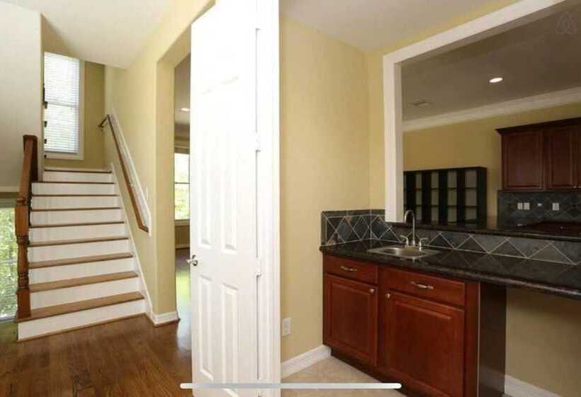 4 Story Rooftop   Executive Corporate Housing