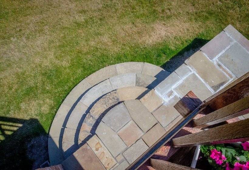 Castleview Newton Steading