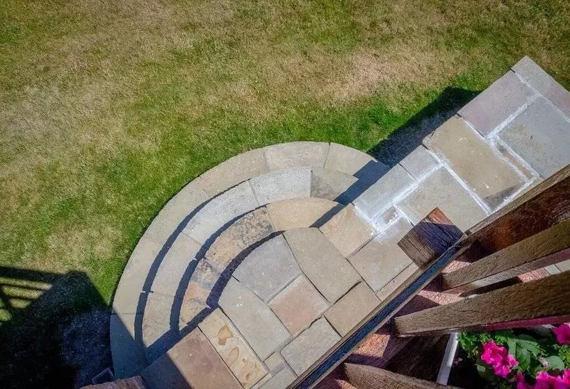 Castleview   Newton Steading