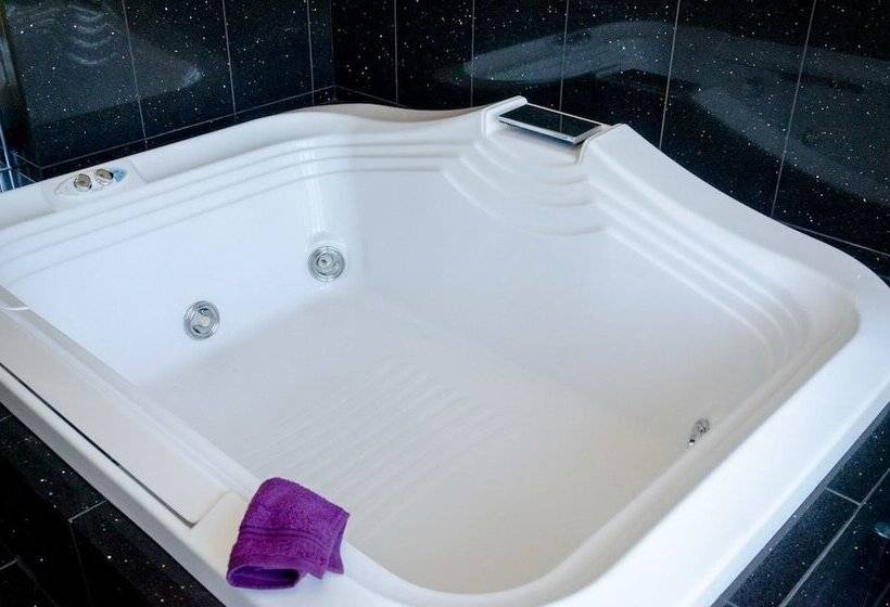 Castleview Newton Steading