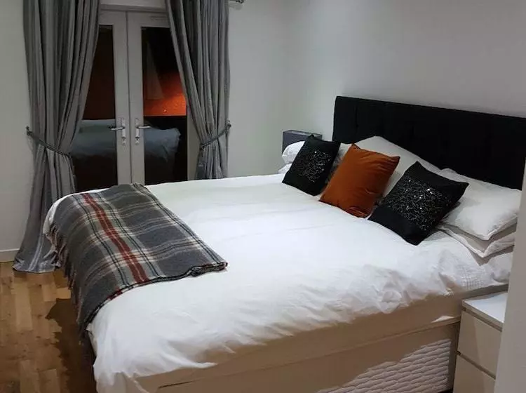 Langley Apartment City Centre 2 Min Walk To Secure Parking