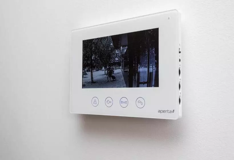 Flat 7  Spacious Studio Flat In The Heart Of Crawley