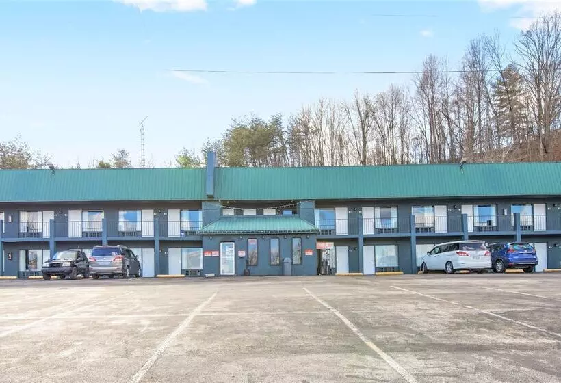 ホテル OYO Mt. Vernon KY I-75